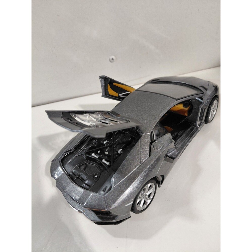 Maisto Die Cast 1/24 Lamborghini Aventador LP700-4 Supercar (Missing Mirrors) - Picture 8 of 8